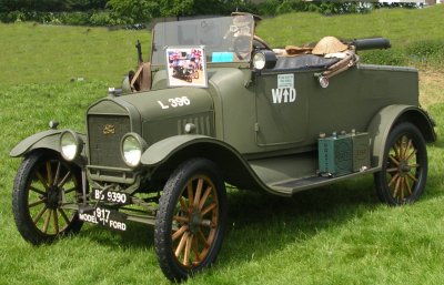 Photo from the 2007 Tatton show of a restored Model T Ford serving as a machine gun carrier