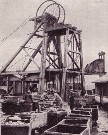 Timber pit head gear c1939