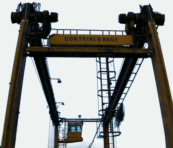 Photo of a smaller type of gantry crane used for Freightliner ISO container services, End view showing motors and cab