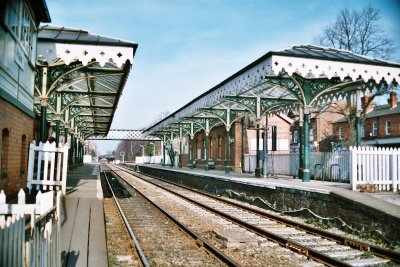 Photo of Hale station, to-Chester side