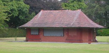 Park keepers hut photographed in 2006
