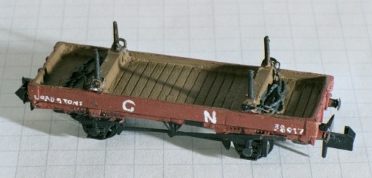 Peco Plate wagon converted into a Great Northern twin bolster wagon