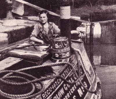 Photo of a narrow boat living cabin