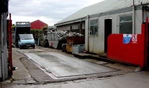 Photos showing typical scrap yard crane photographed in 2007